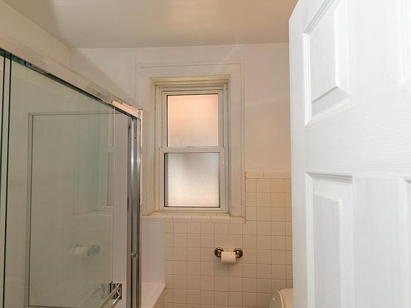 Full bath with closet