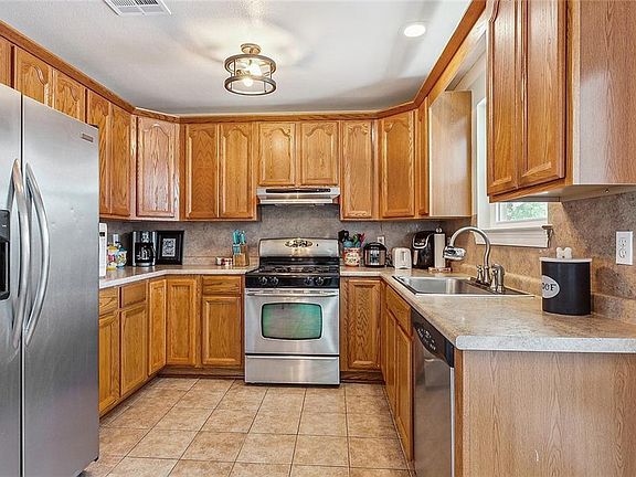 5th image of 3709 Ventura Dr