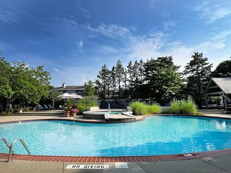 Deercross Apartments — Photo 9