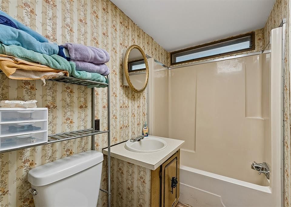 28th image of 19001 Rolling Oak Rd