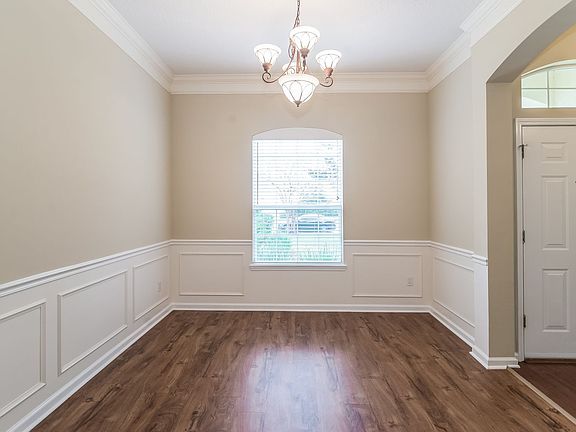 3rd image of 1909 Abercrombie Ln