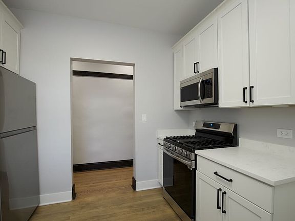 3rd image of 1400 W Summerdale Ave #5