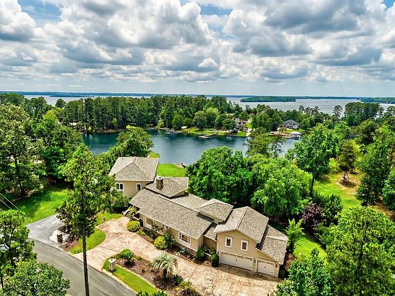 3rd image of 940 Willow Cove Rd