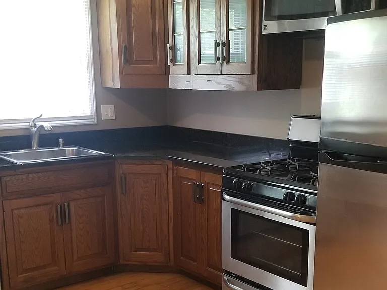 414 N 8th St — Photo 11