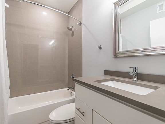 4th image of 814 N Uber St #1