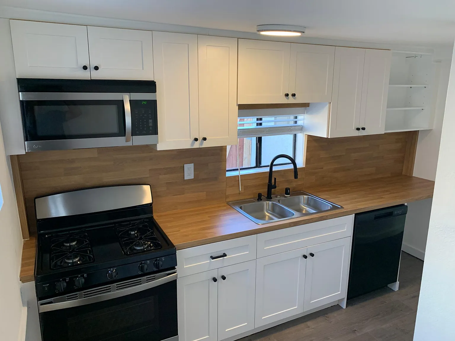515 N Cabrillo Ave — Photo 2