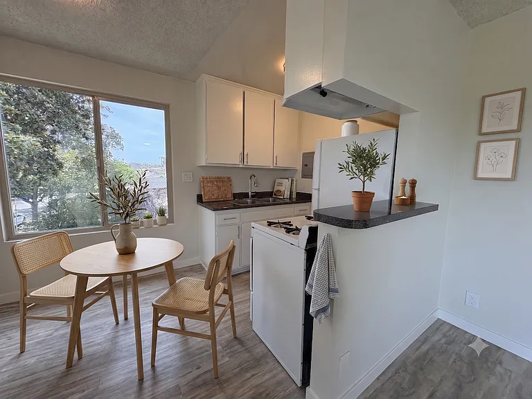4272 Corinth Ave — Photo 4