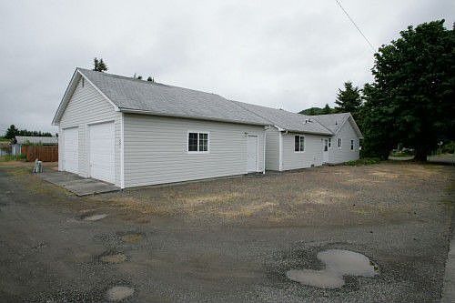 2nd image of 401 Morse St