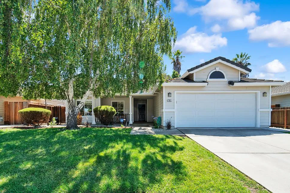 761 Del Mar Dr photo 1