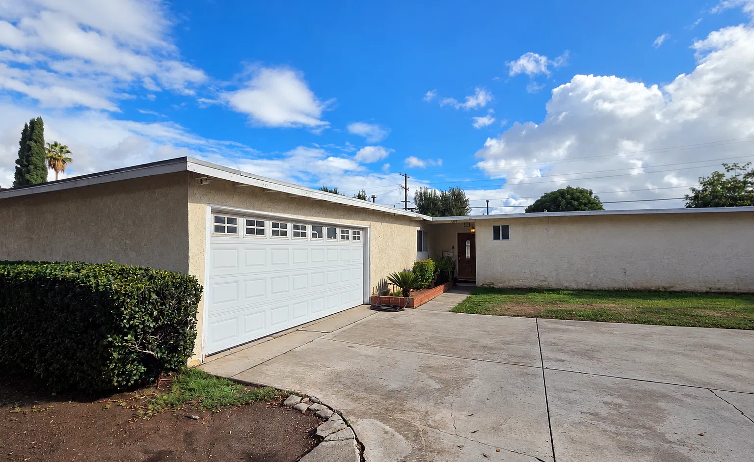 3 bed, 1.5 bath, 944 sqft, $2,850 — Photo 2