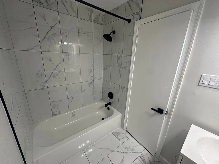 18 Huron Ave — Photo 12