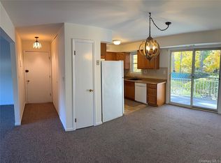 13 Essex Ln, Suffern, NY 10901