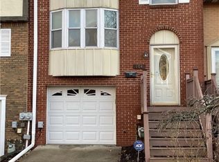 104 Woodstone Ln, New Kensington, PA 15068