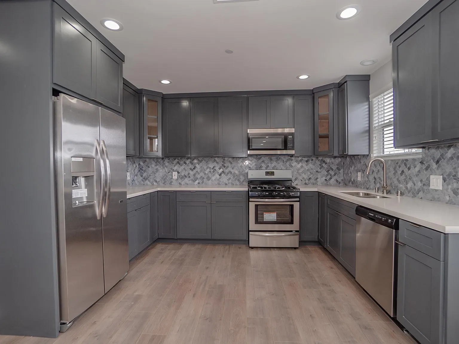 7201 S La Cienega Blvd — Photo 4