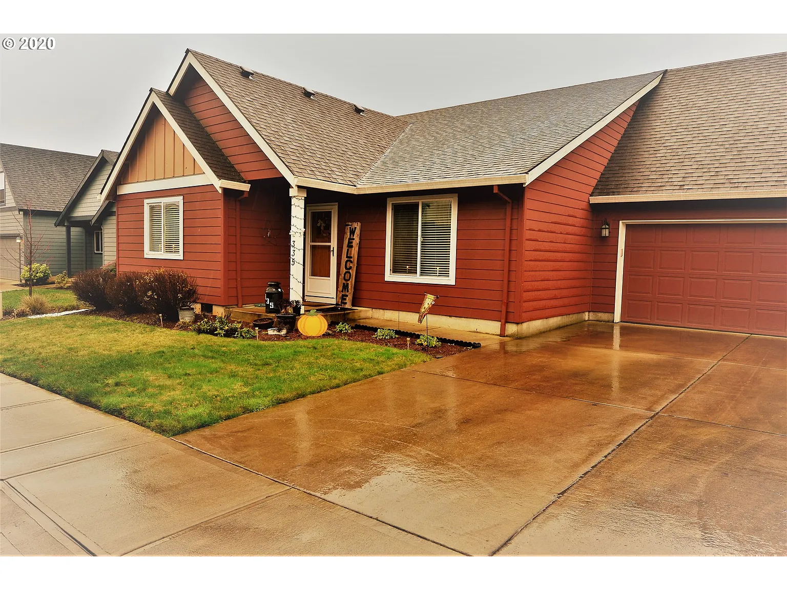 335 NW Pacific Hills Dr photo 1