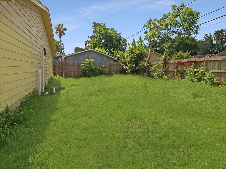 8711 Shadow Crest St — Photo 15