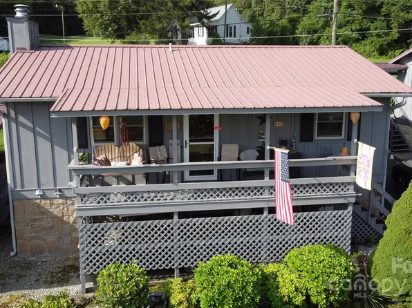 218 Raven Rdg, Maggie Valley, NC 28751