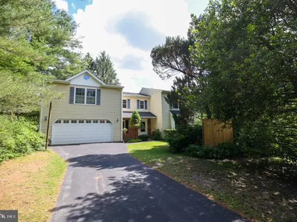 1740 Fairmount Rd, Hampstead, MD 21074