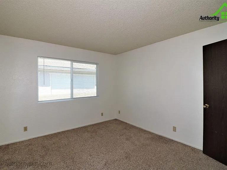 900 Jamieson Ct #4 — Photo 10