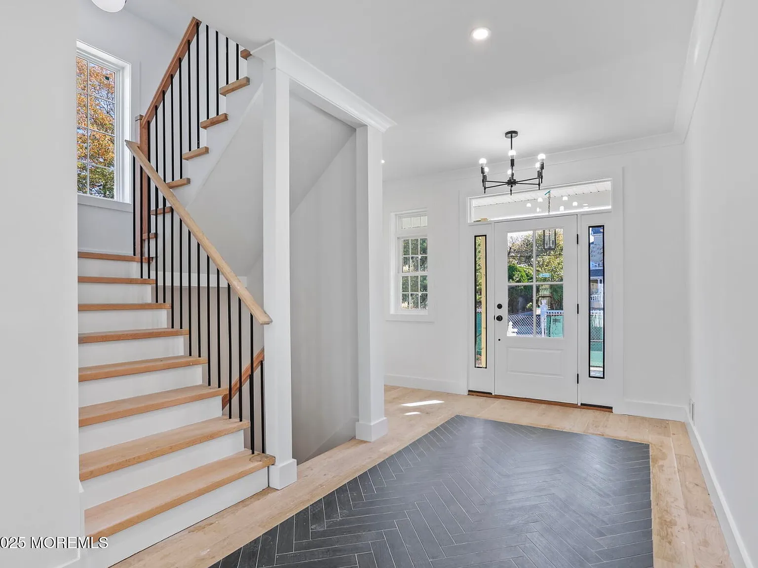 5 bed, 4.5 bath, 2870 sqft, $8,500 — Photo 2