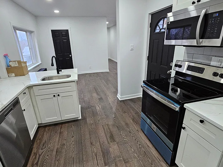 636 Lillian St — Photo 11