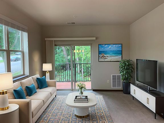 5th image of 5414 Mineral Point Rd #202