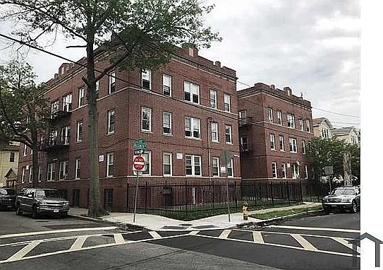 2nd image of 272 Goldsmith Ave #38