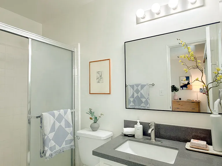 Townhouse Apartments — Photo 7