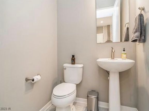 5th image of 252 E Center St