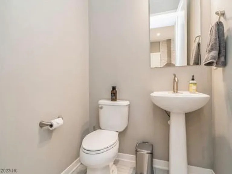 252 E Center St — Photo 5
