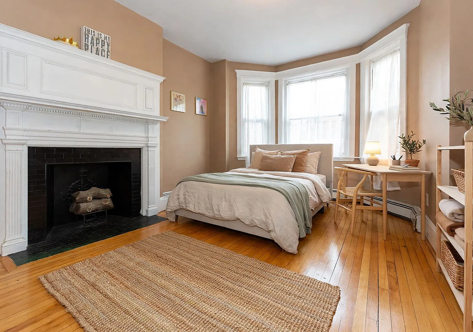 XL Modern & Sunny Apt near T! Perfect for BU students and working pros alike! — Photo 3