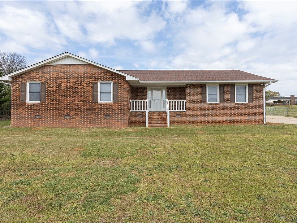 1st image of 417 Greenmeadow Cir