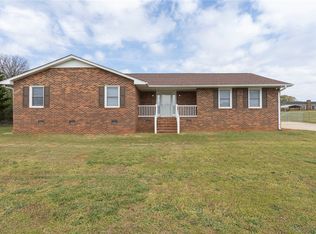 417 Greenmeadow Cir, Anderson, SC 29626