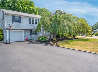 122 Wunnegin Cir, Warwick, RI 02818