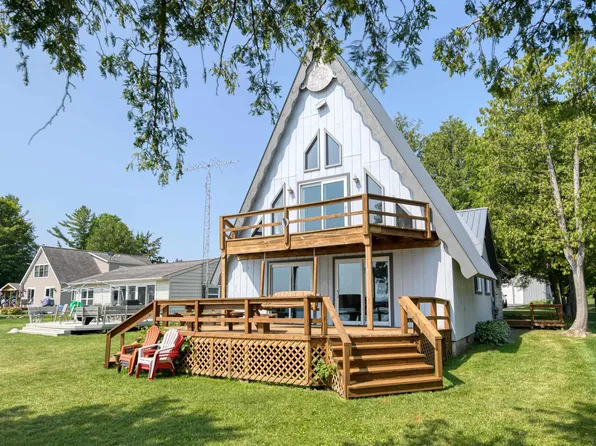 6801 S Glazier Beach Dr, Cedar, MI 49621