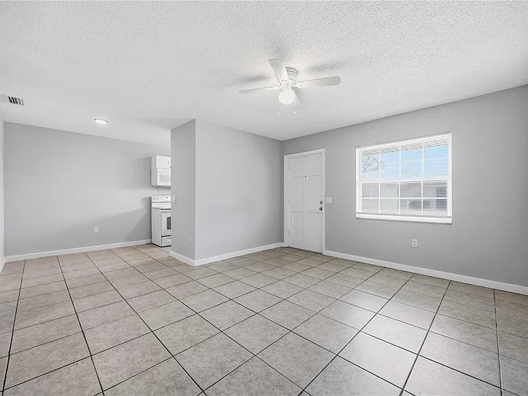 1118 Melody Ln — Photo 4