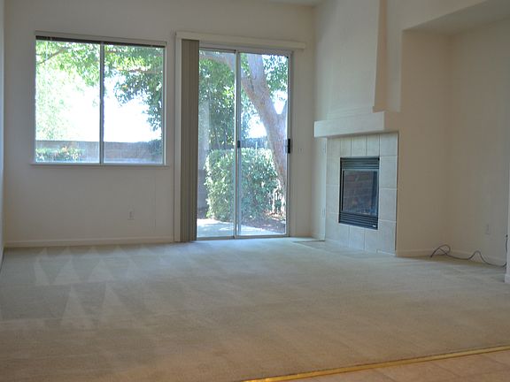 4th image of 182 Oxburough Dr