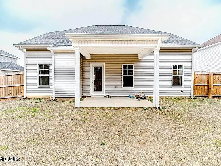 223 Burnside Dr — Photo 32