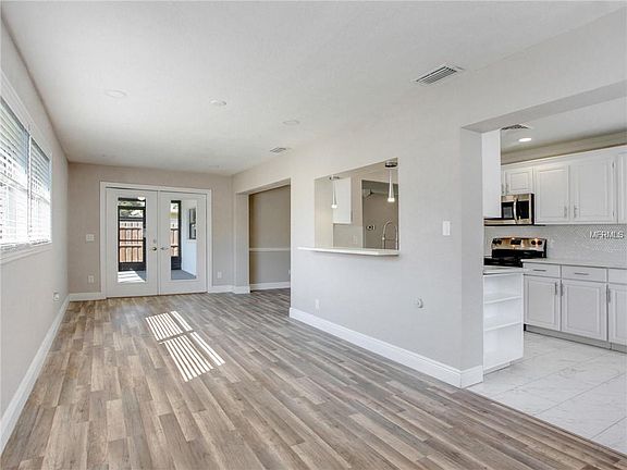 4th image of 1801 Buttonwood Dr