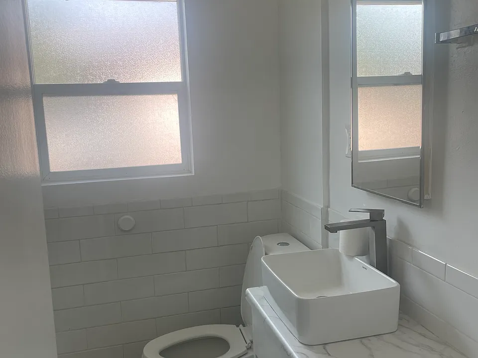 1 bathroom/shower