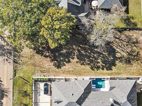 5th image of 7027 Goodwood Ave