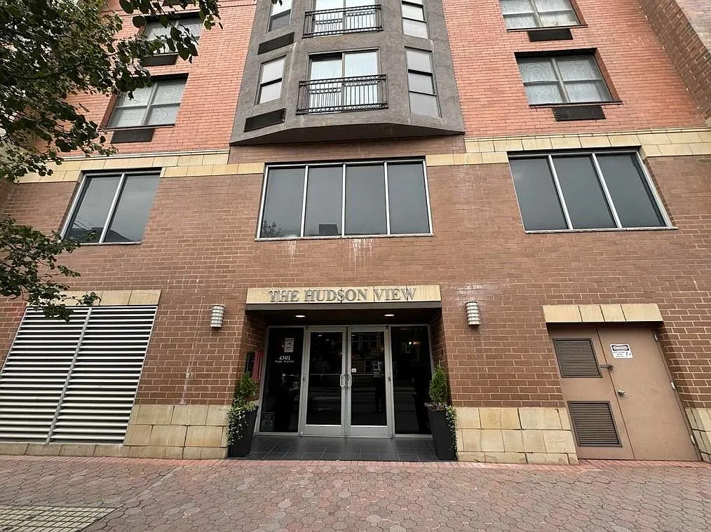 Building Photo - 4301 Park Ave #5F