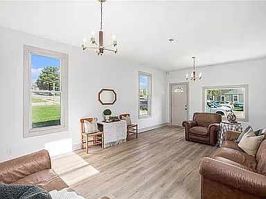 325 Kiowa St — Photo 3