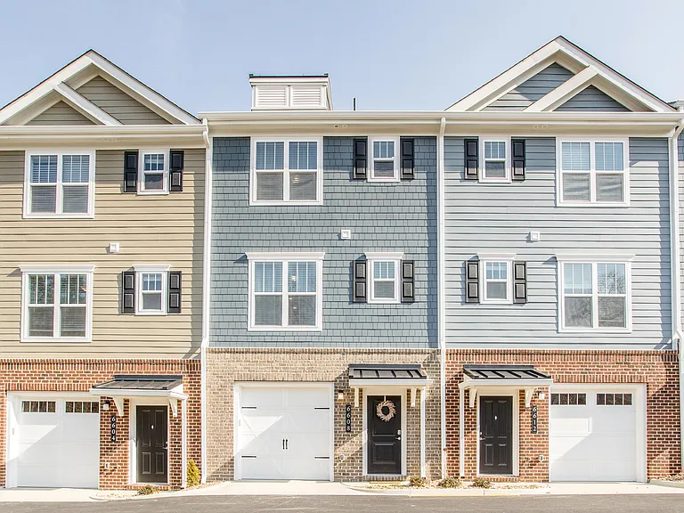 The Reserve at Rivington Townhome Rentals — Photo 27