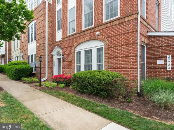 2392 Brookmoor Ln, Woodbridge, VA 22191