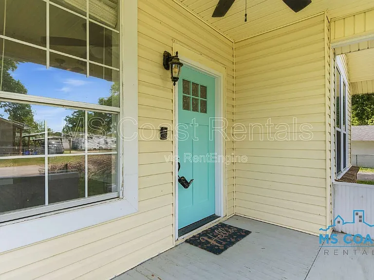 4319 Lewis St — Photo 3