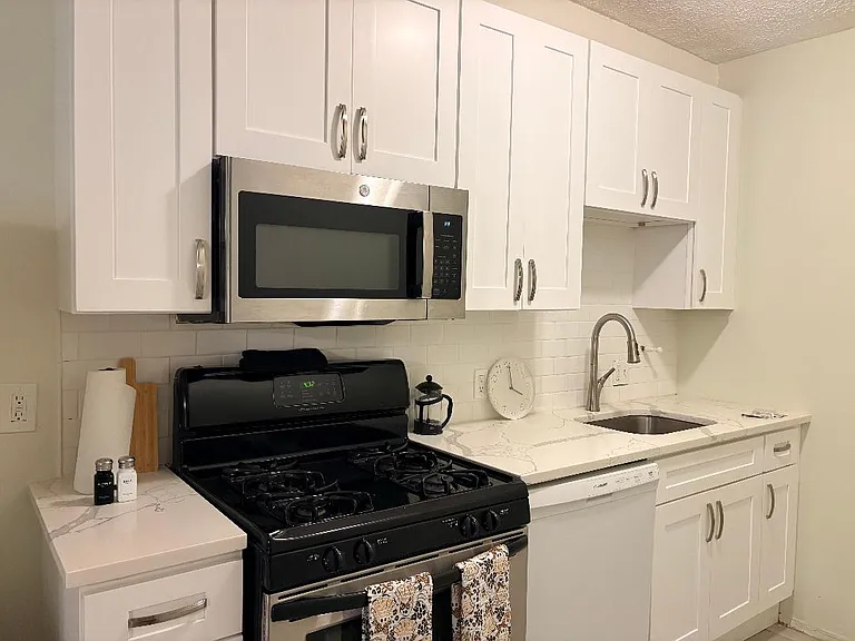 1645 V St SE #1 — Photo 6