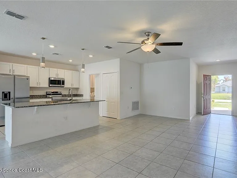 406 Easy St — Photo 10
