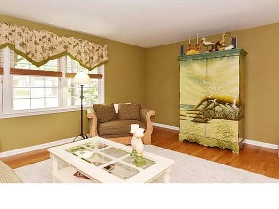 3rd image of 11 Anita Dr