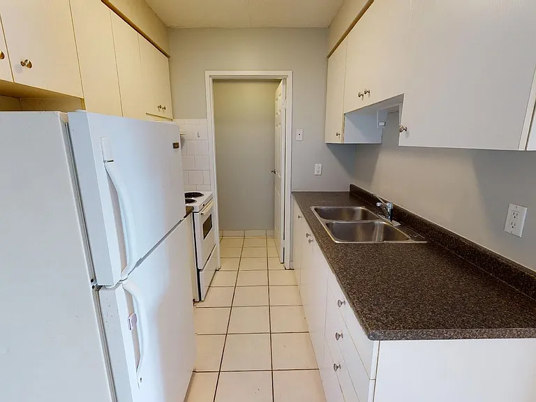 935 Goyeau St — Photo 3